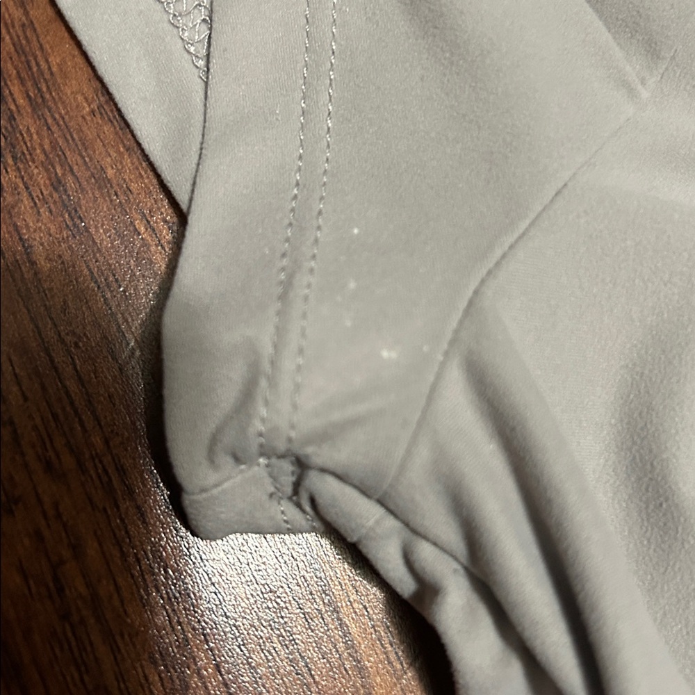 Abercrombie & Fitch Soft Matte Seamless Tuckable Baby Tee size S, gray - Picture 4 of 4